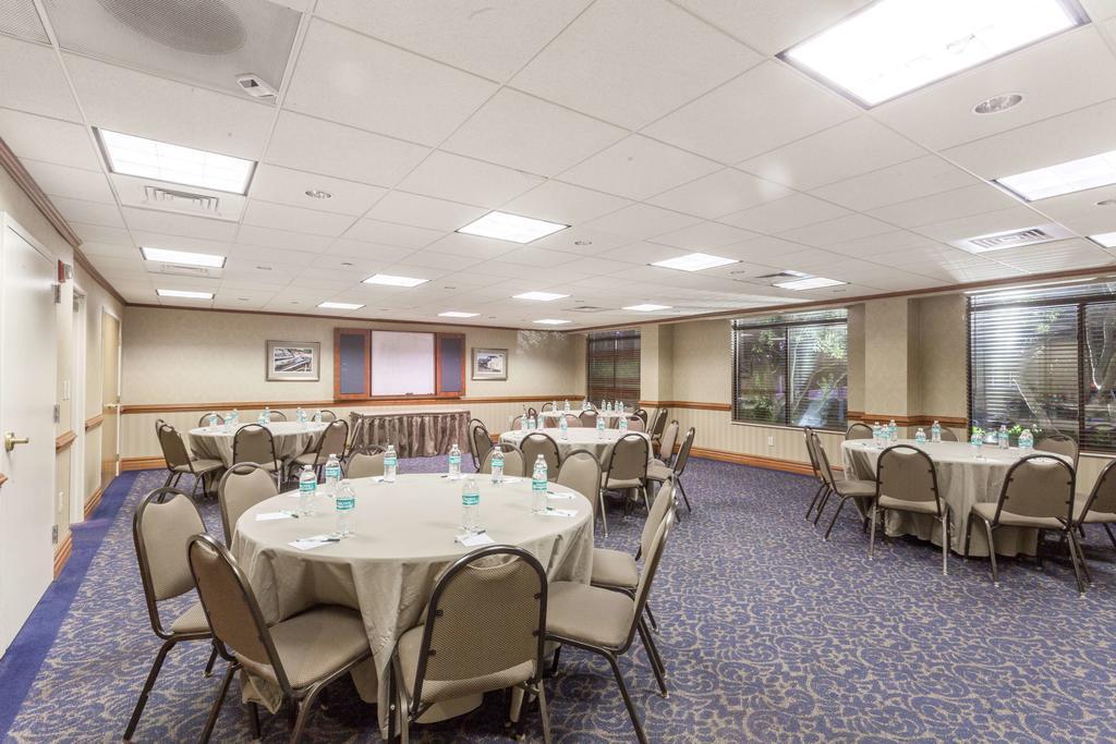 Wingate by Wyndham Charlotte Speedway/Concord