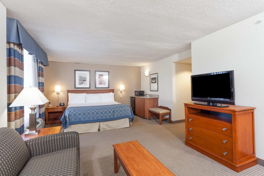 Wingate by Wyndham Charlotte Speedway/Concord