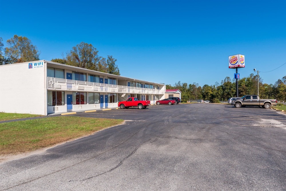 Motel 6 Connelly Springs