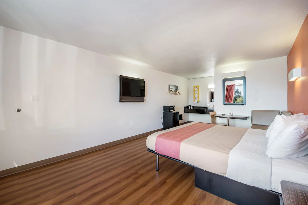 Motel 6 Connelly Springs