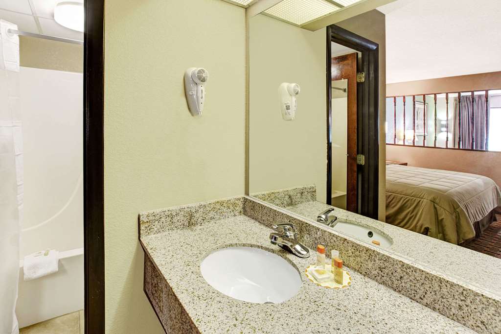 Days Inn by Wyndham Conover-Hickory