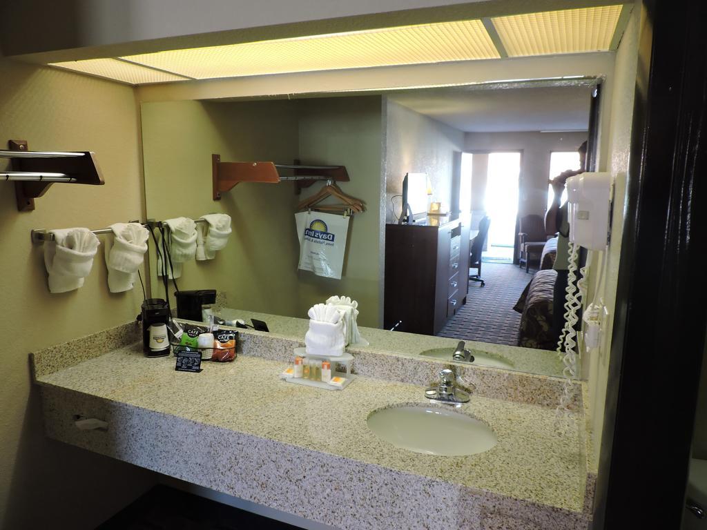 Days Inn by Wyndham Conover-Hickory