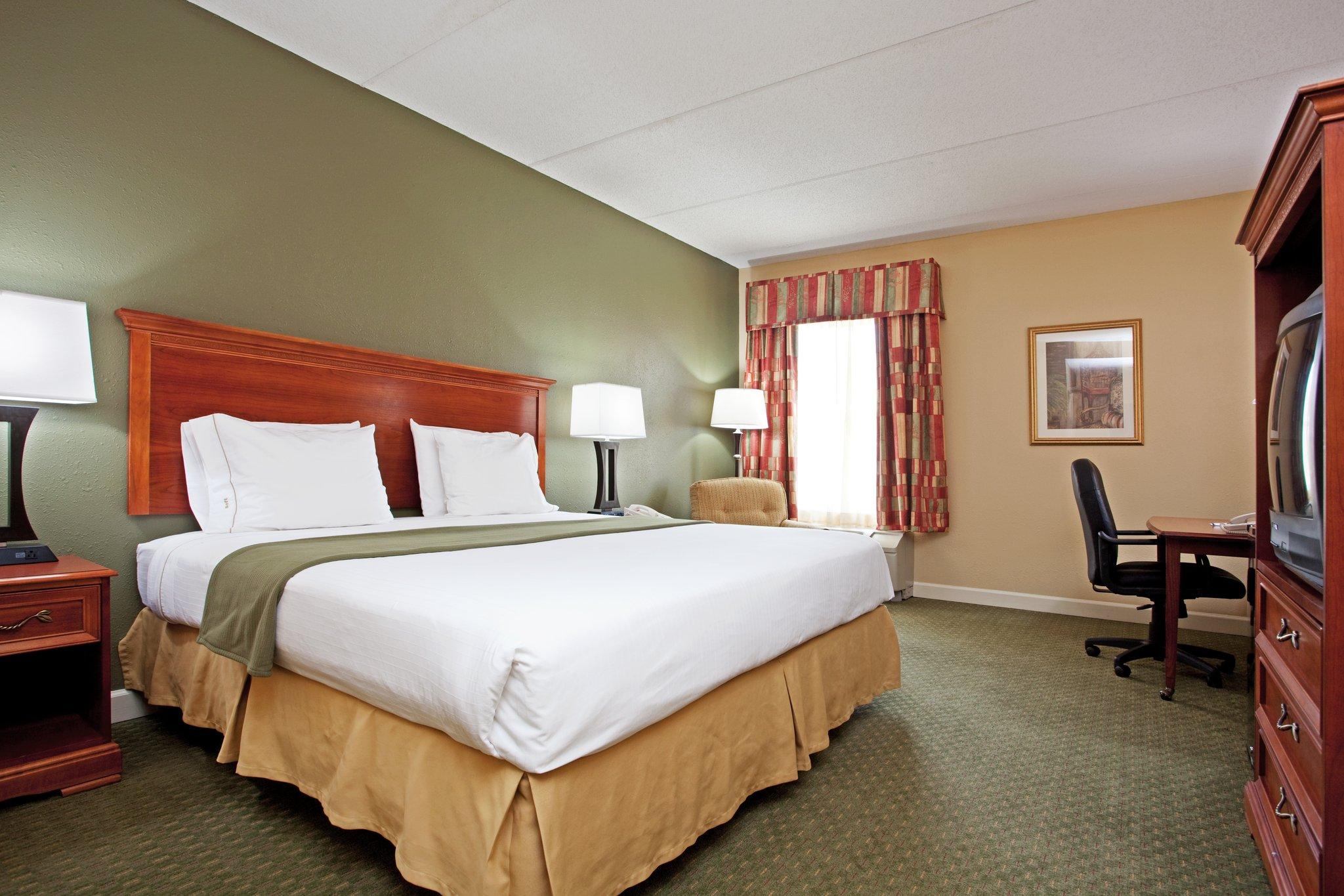 Holiday Inn Express Hotel & Suites Conover (Hickory Area)