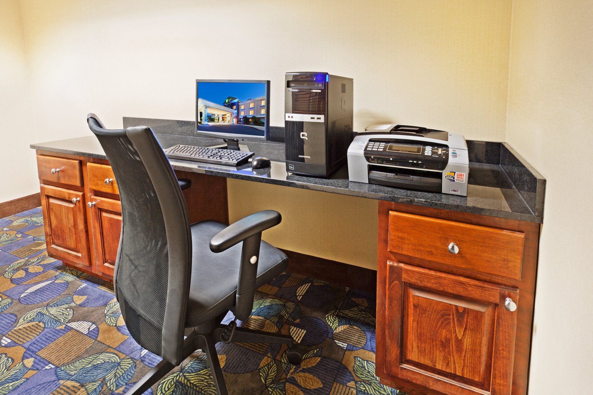 Holiday Inn Express & Suites Dillsboro - Western Carolina