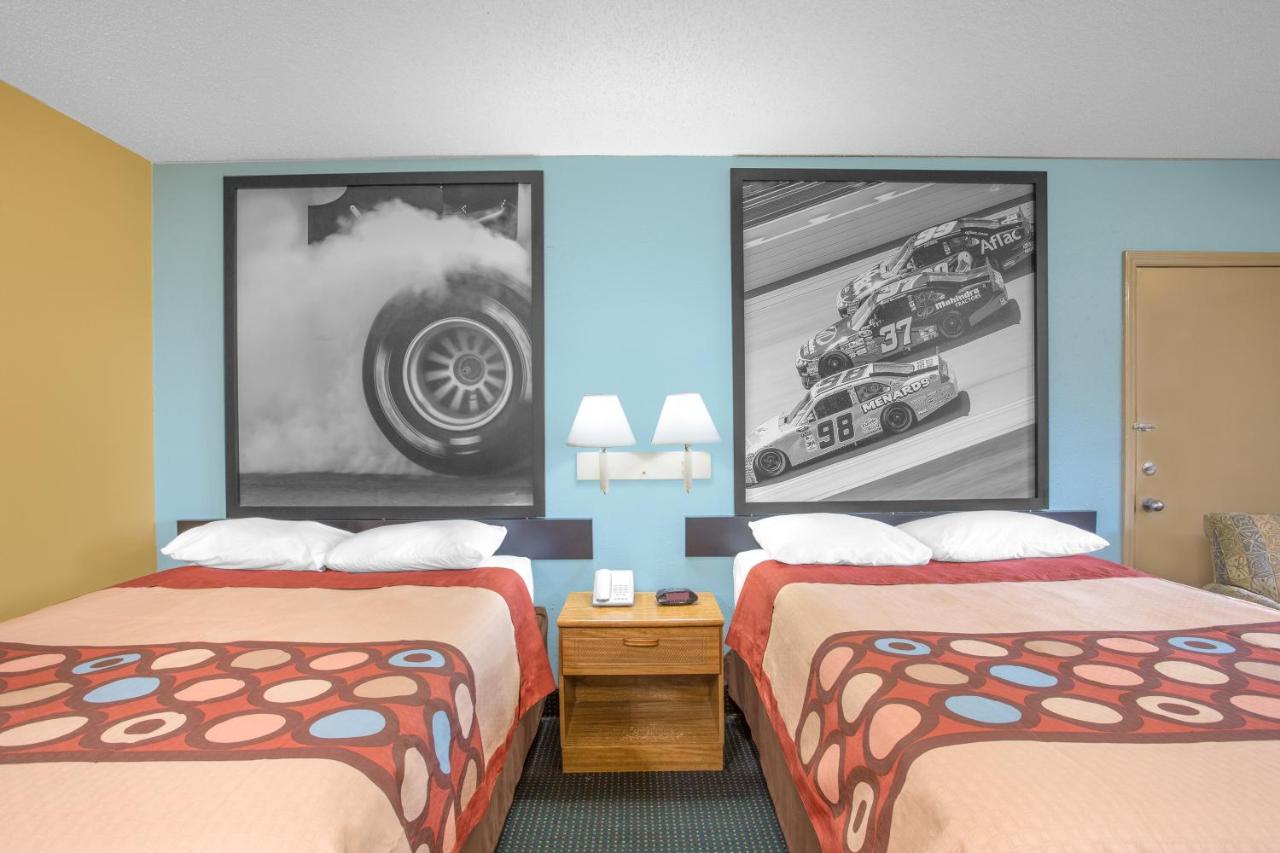 Super 8 by Wyndham Dunn