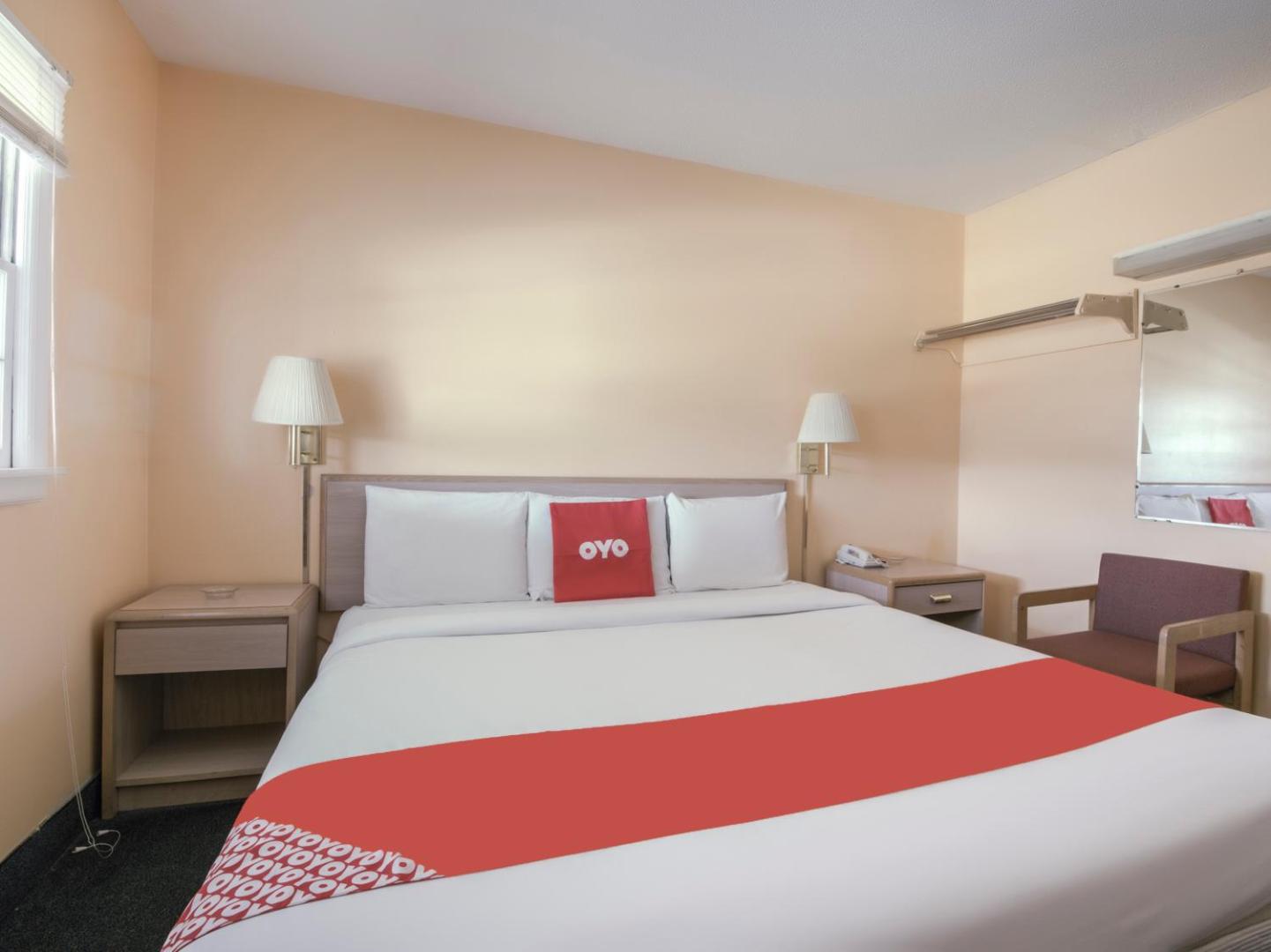 Hotel Durham West Hills by OYO Rooms