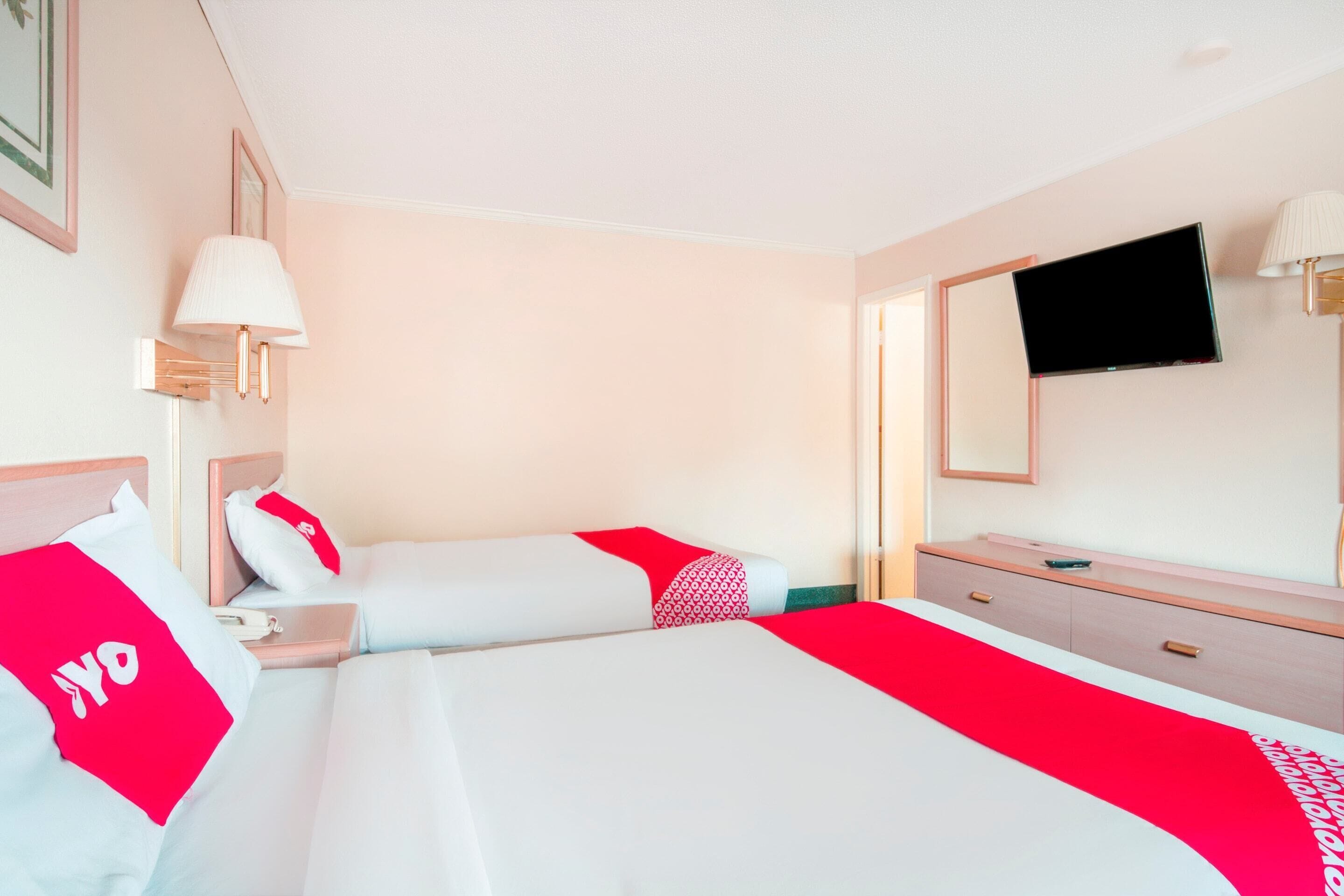 Hotel Durham West Hills by OYO Rooms