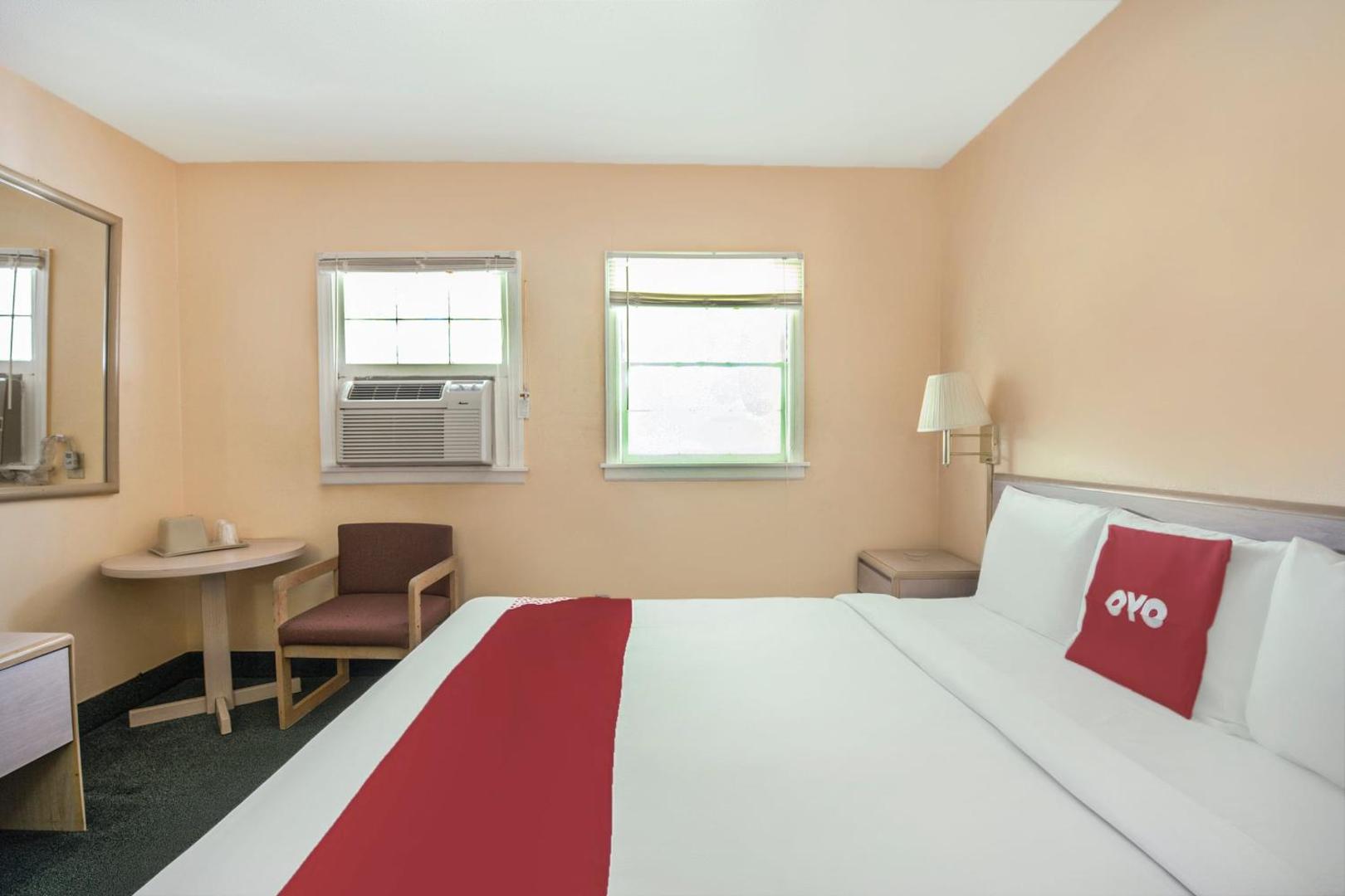 Hotel Durham West Hills by OYO Rooms