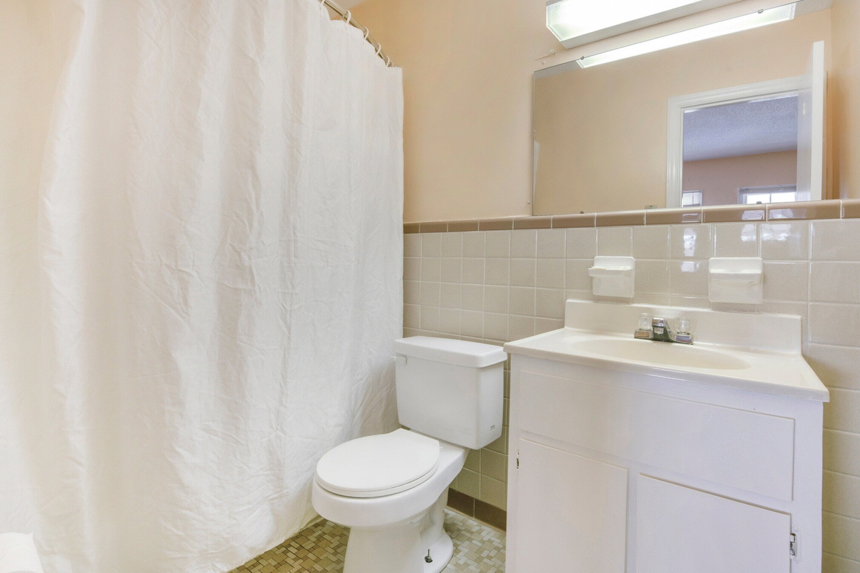 Hotel Durham West Hills by OYO Rooms