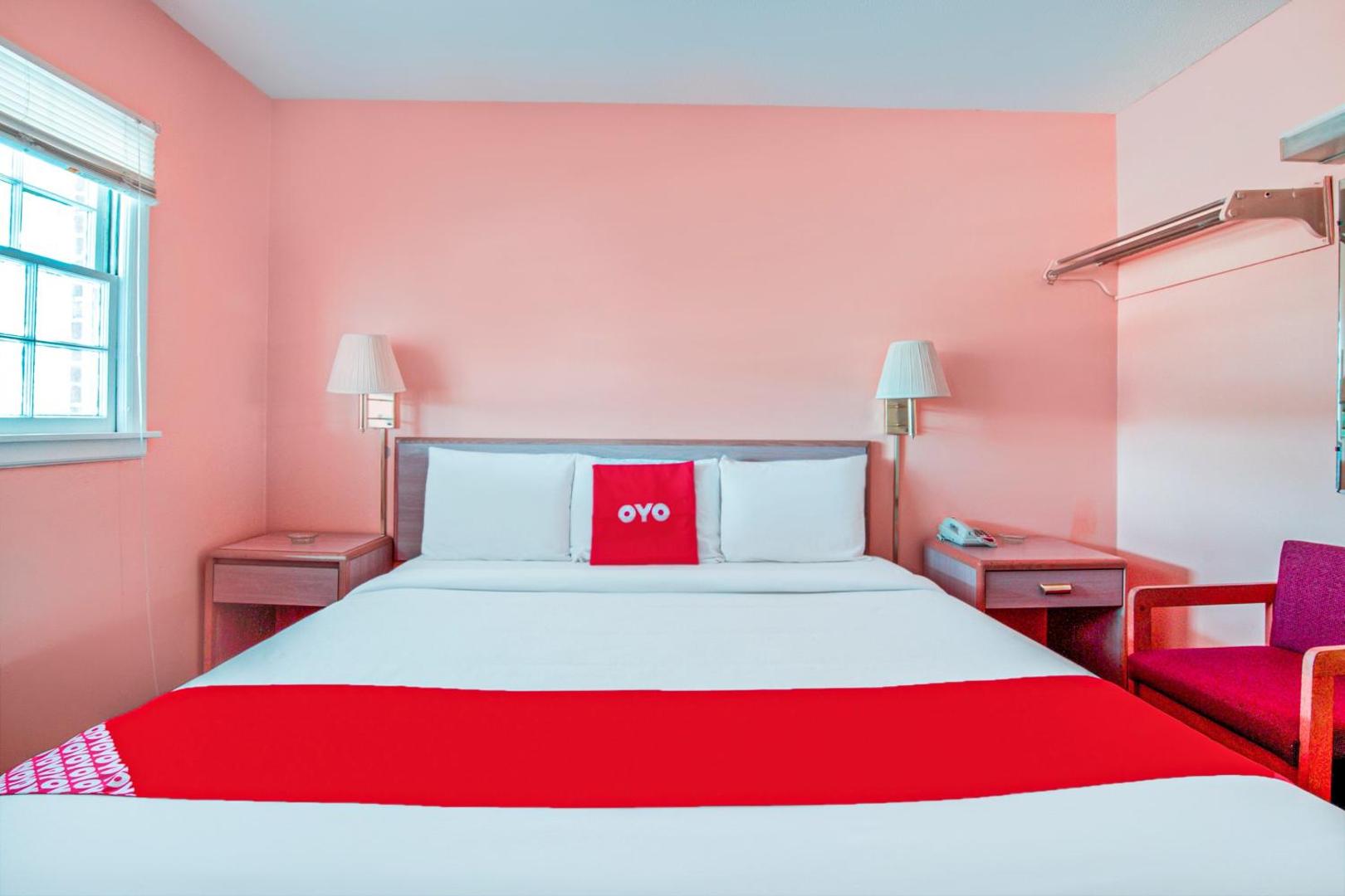 Hotel Durham West Hills by OYO Rooms