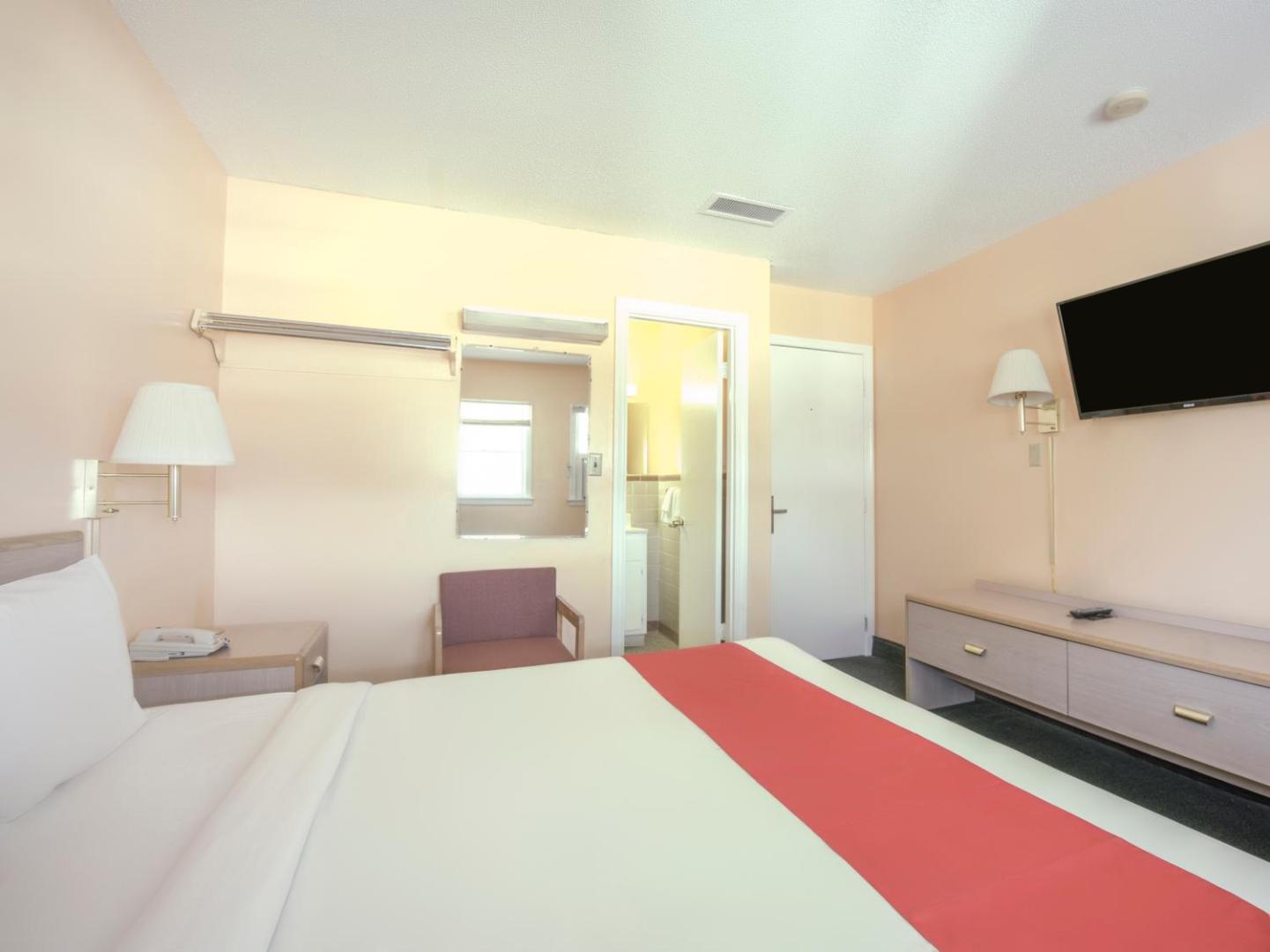 Hotel Durham West Hills by OYO Rooms