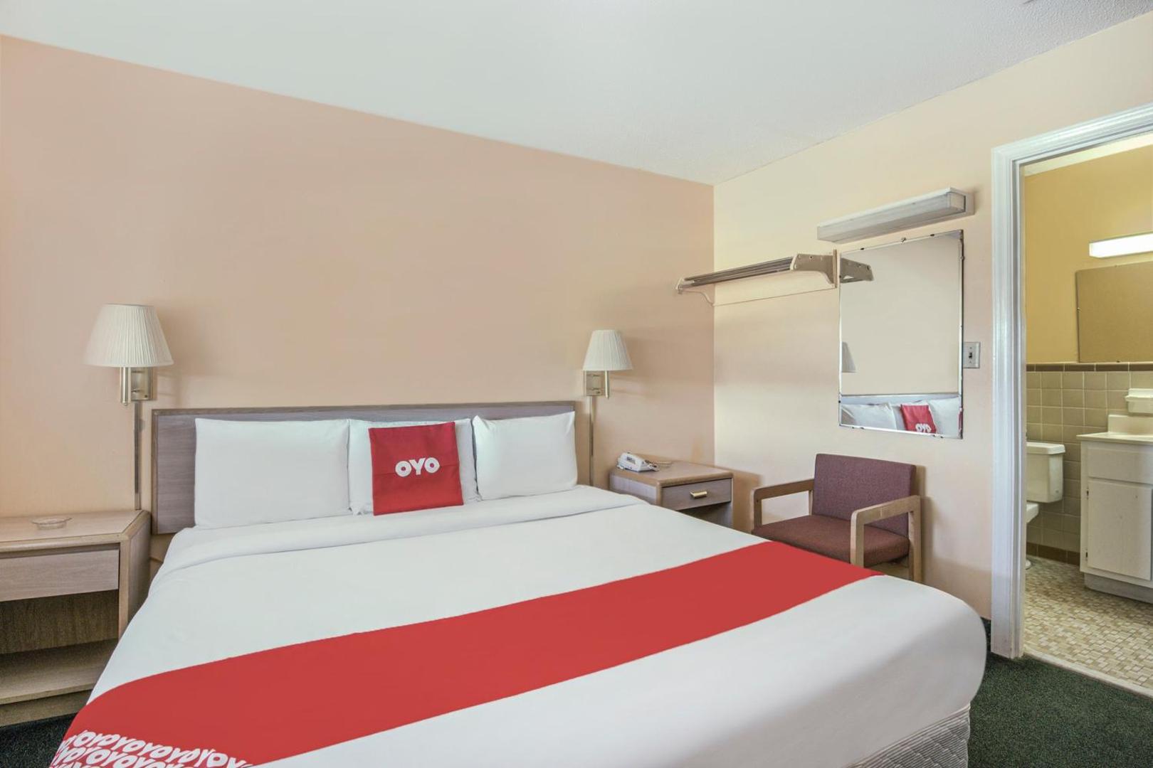 Hotel Durham West Hills by OYO Rooms