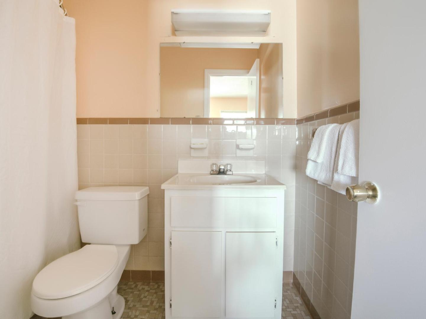 Hotel Durham West Hills by OYO Rooms