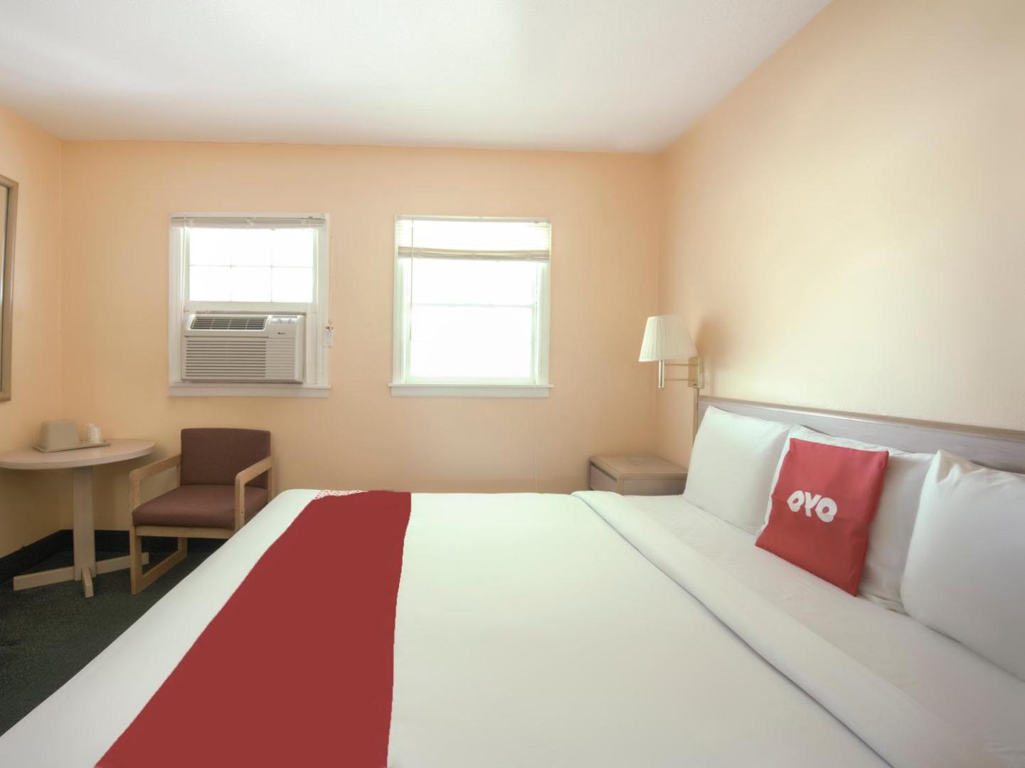 Hotel Durham West Hills by OYO Rooms