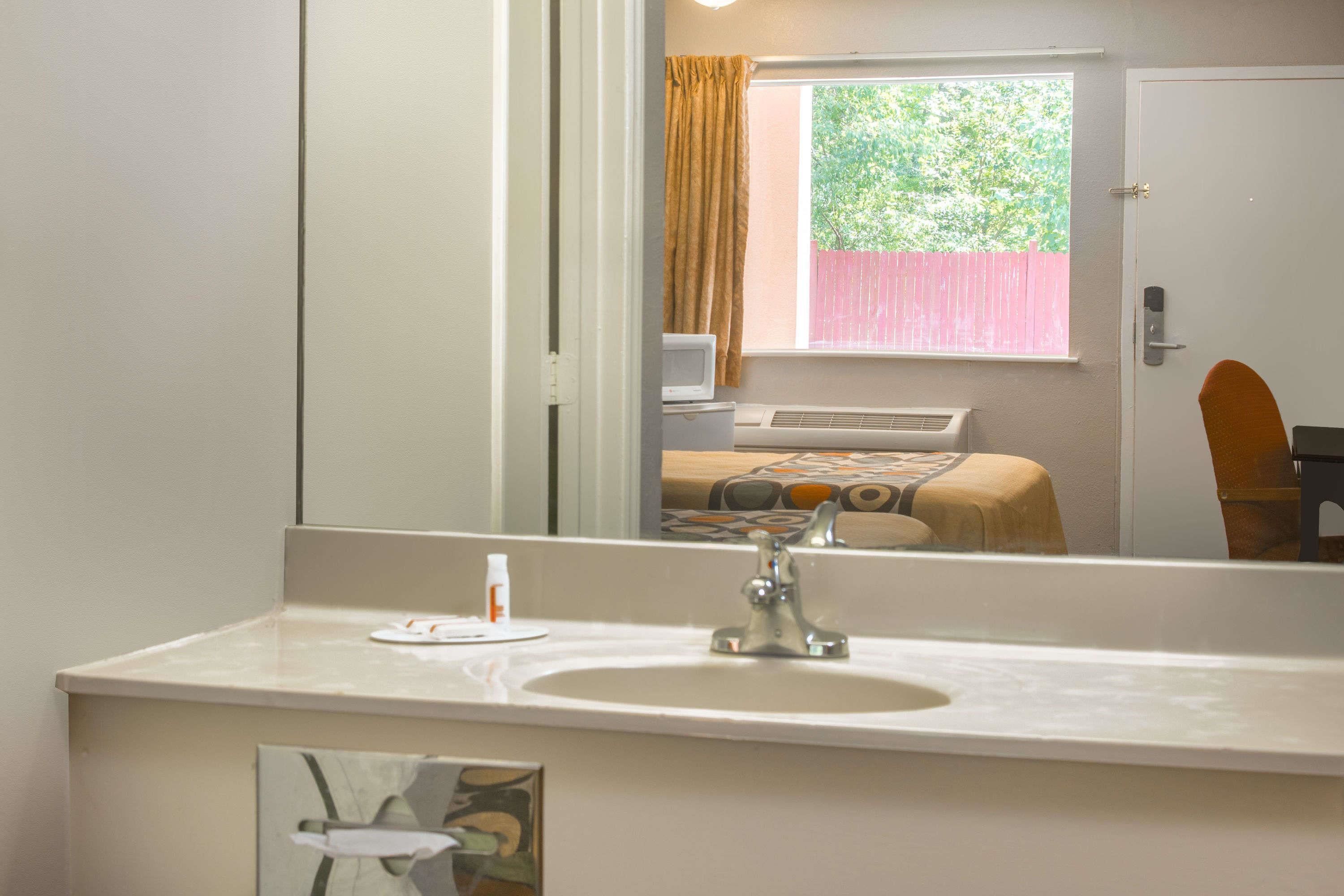 Super 8 by Wyndham Durham/University Area NC