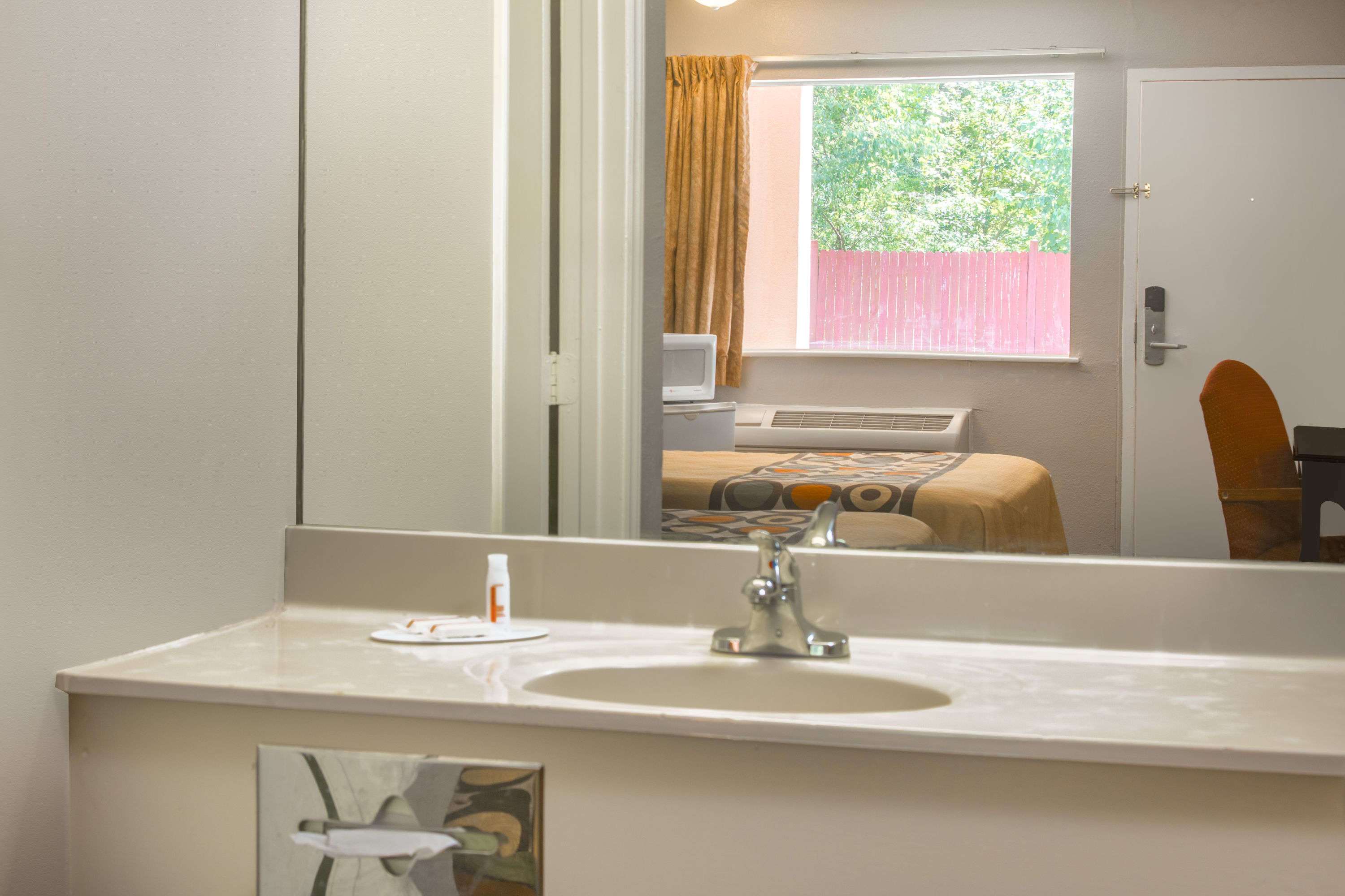 Super 8 by Wyndham Durham/University Area NC