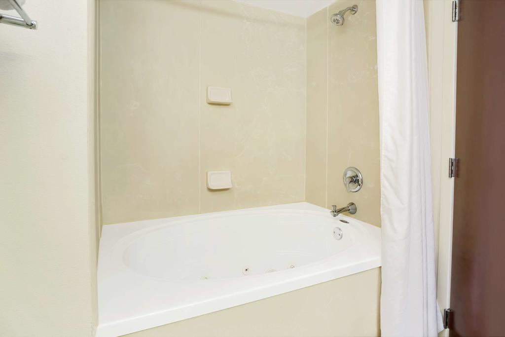 Wingate by Wyndham Raleigh Durham / Airport