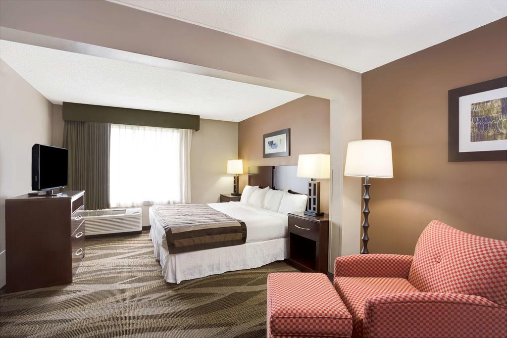 Wingate by Wyndham Raleigh Durham / Airport