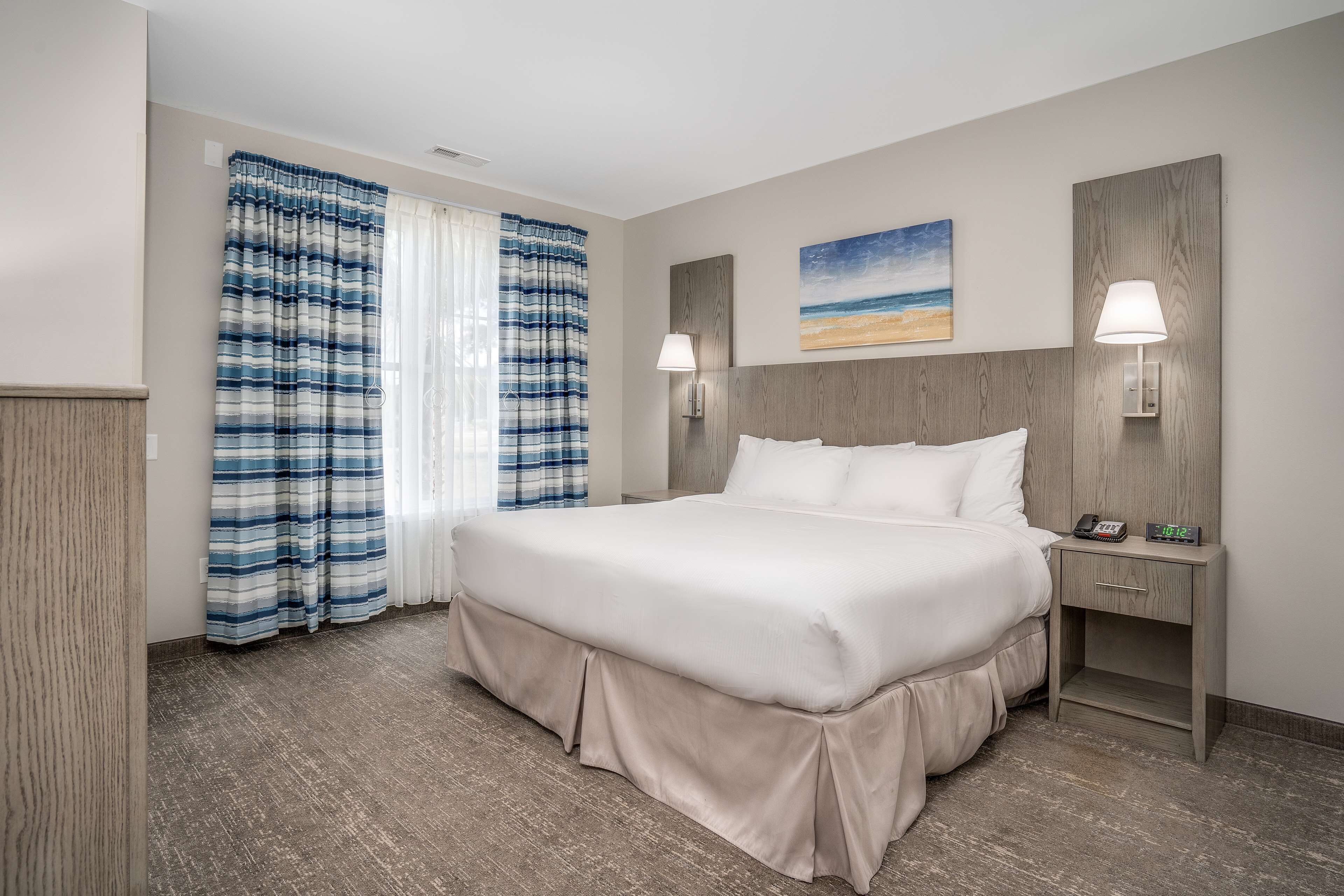 Lighthouse Inn & Suites