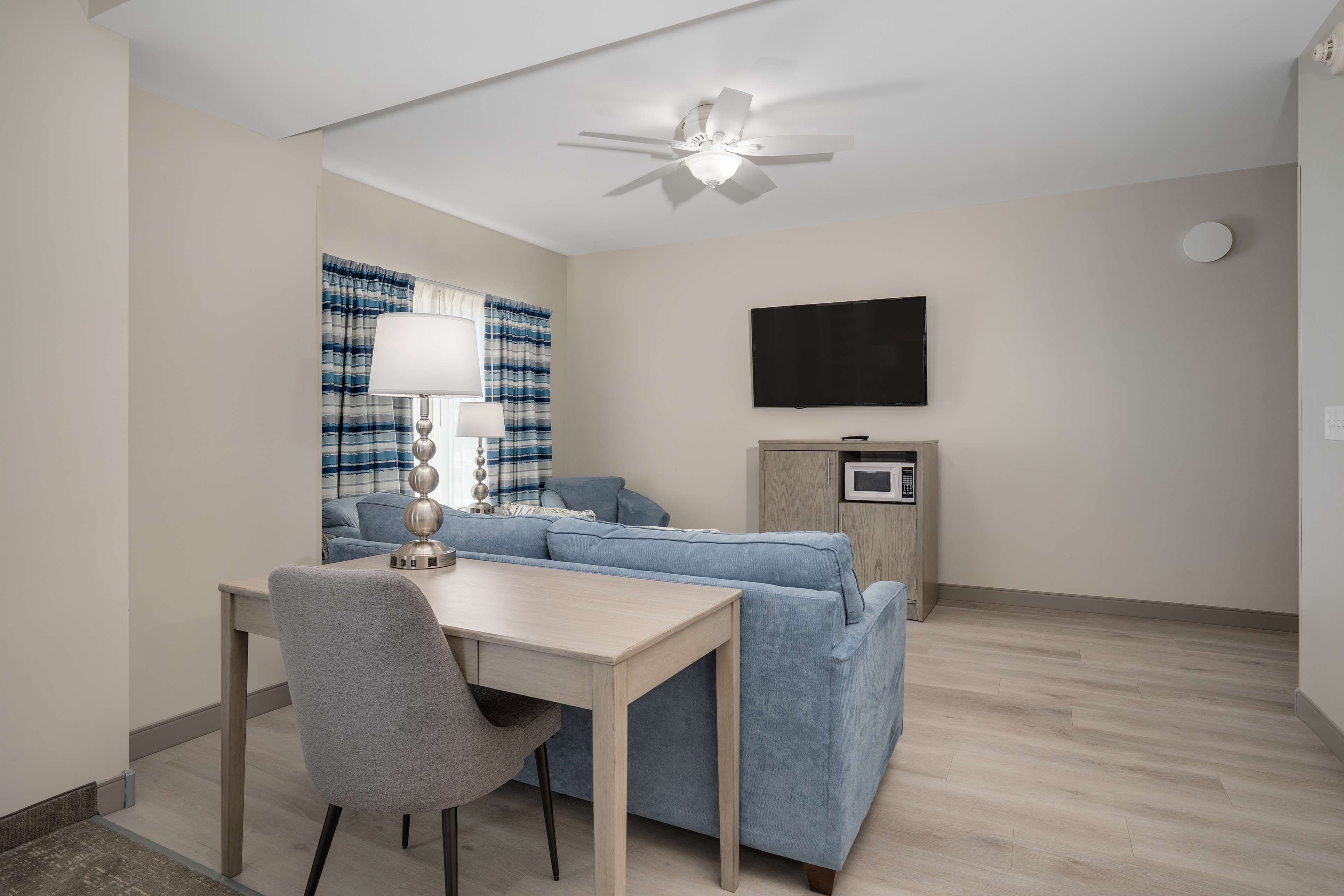 Lighthouse Inn & Suites