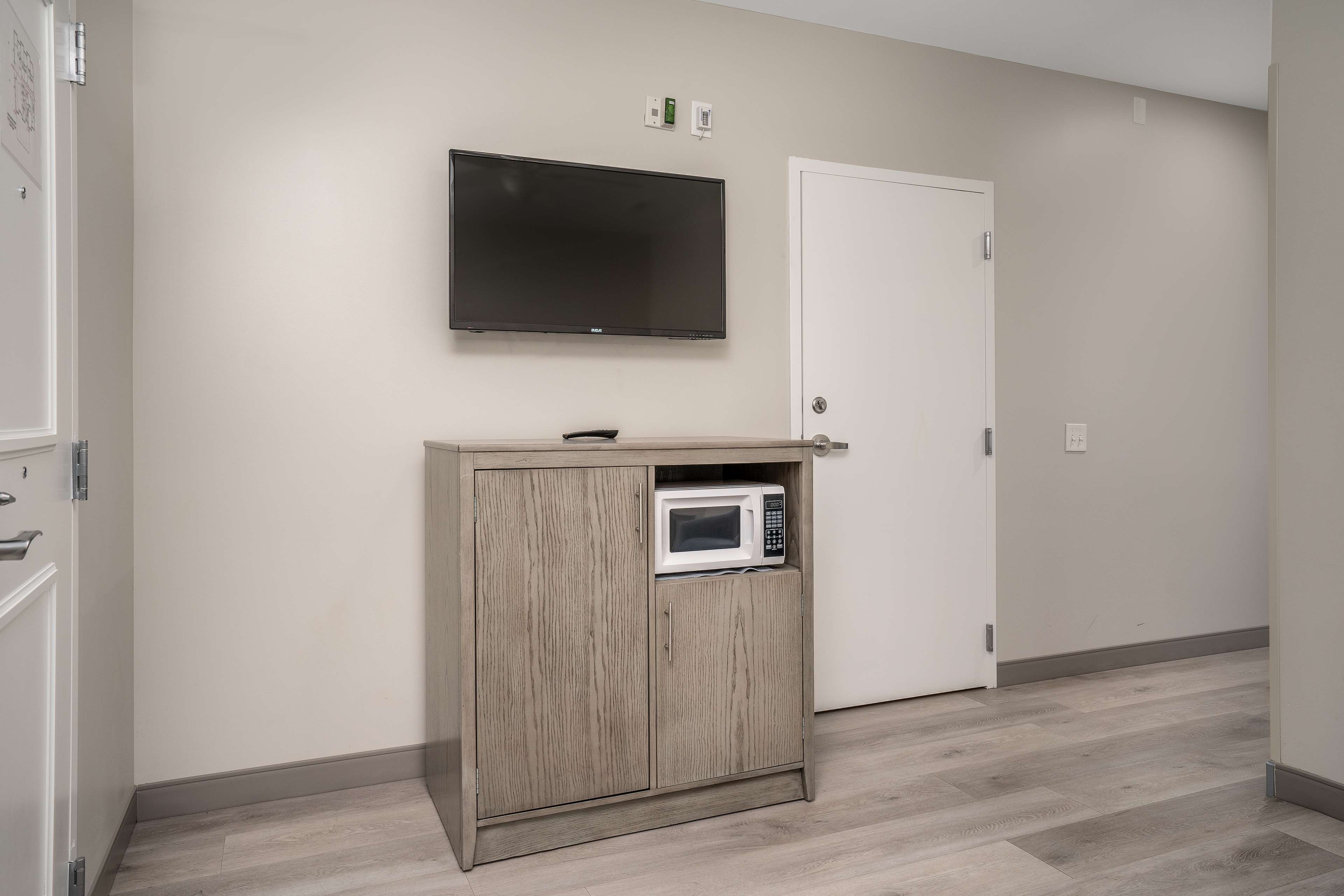 Lighthouse Inn & Suites