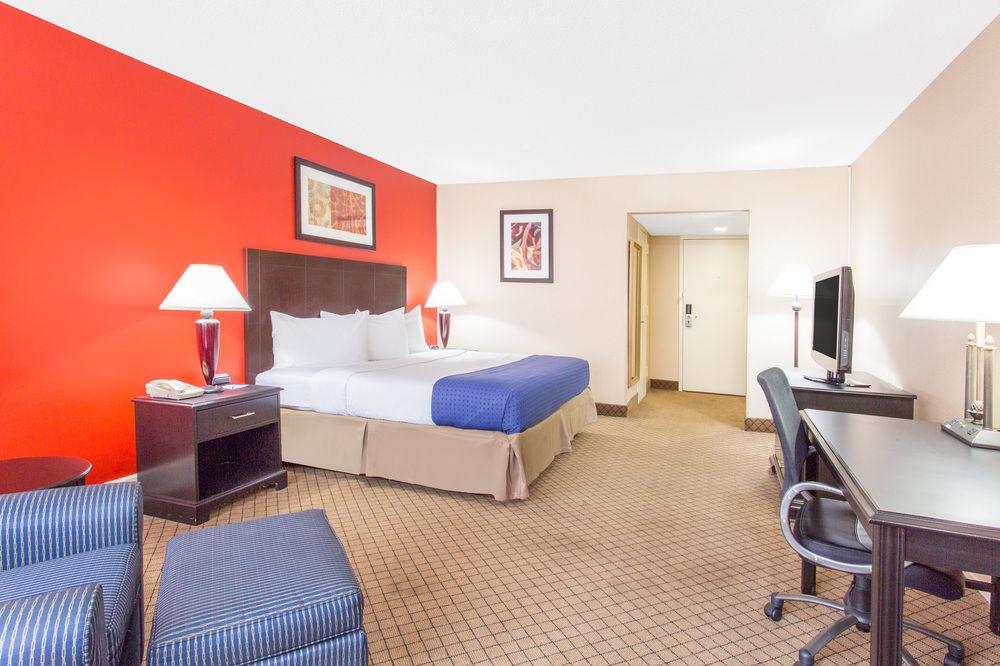 Baymont by Wyndham Fayetteville Fort Bragg Area