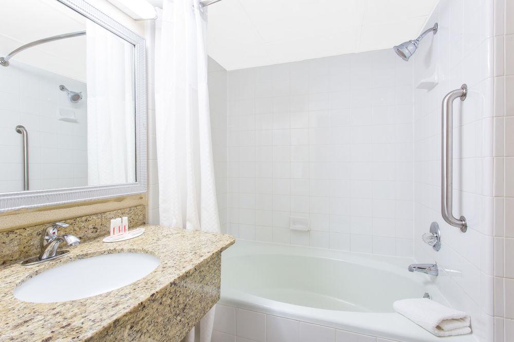 Baymont by Wyndham Fayetteville Fort Bragg Area