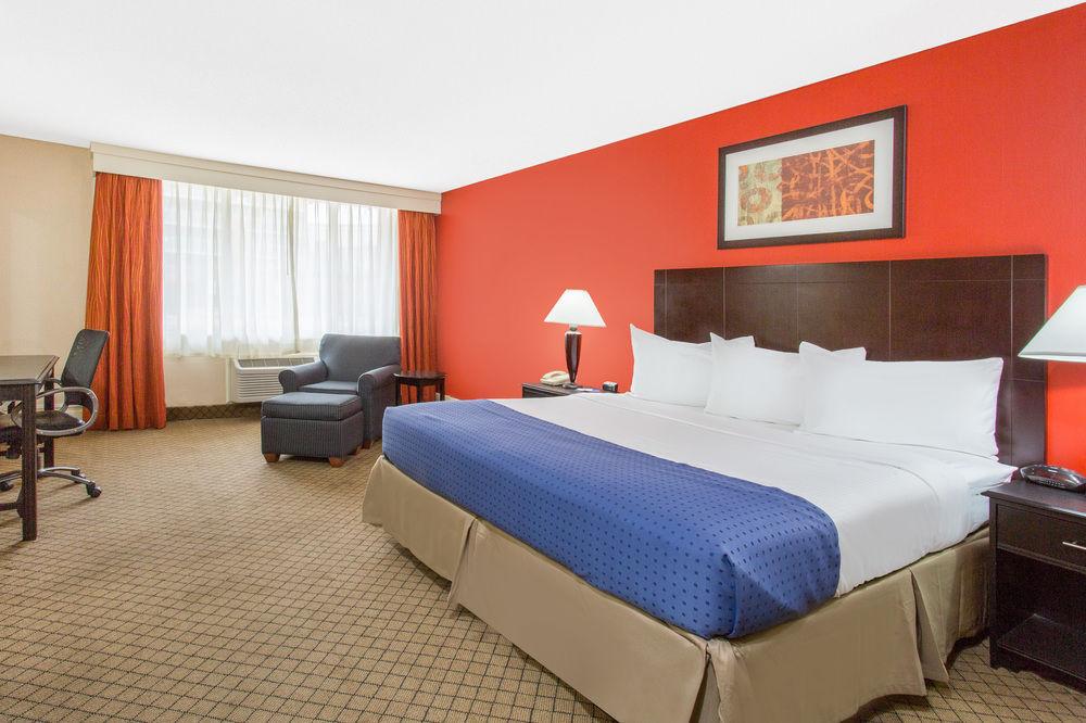 Baymont by Wyndham Fayetteville Fort Bragg Area