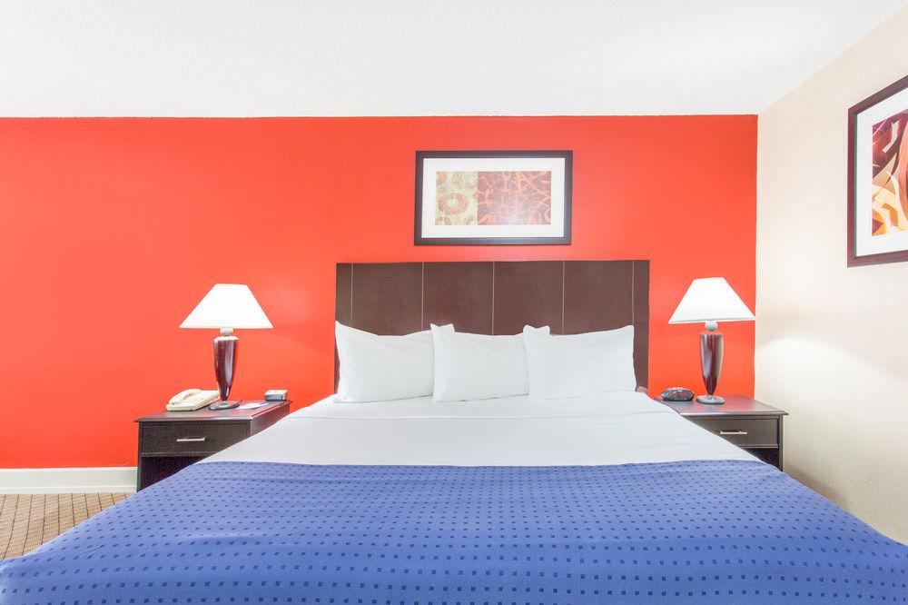 Baymont by Wyndham Fayetteville Fort Bragg Area