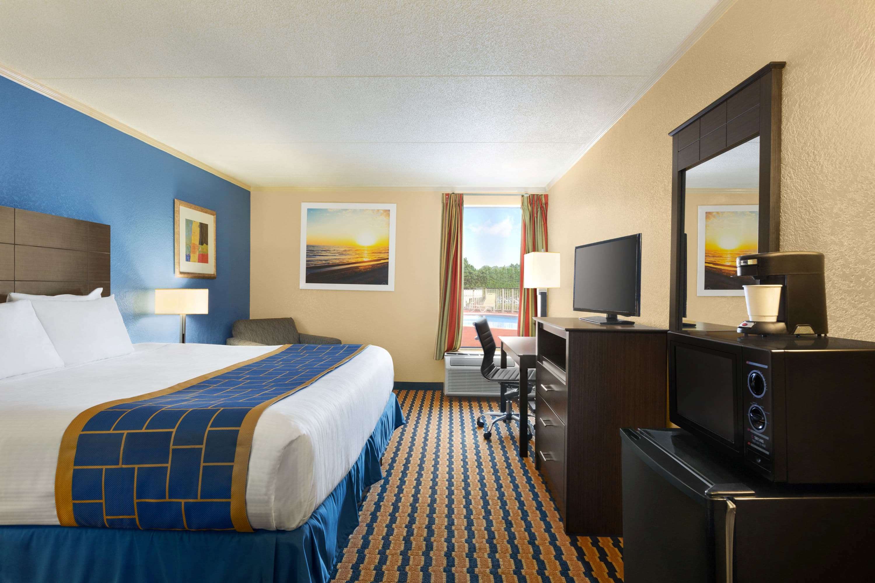 Days Inn & Suites by Wyndham Fort Bragg/Cross Creek Mall