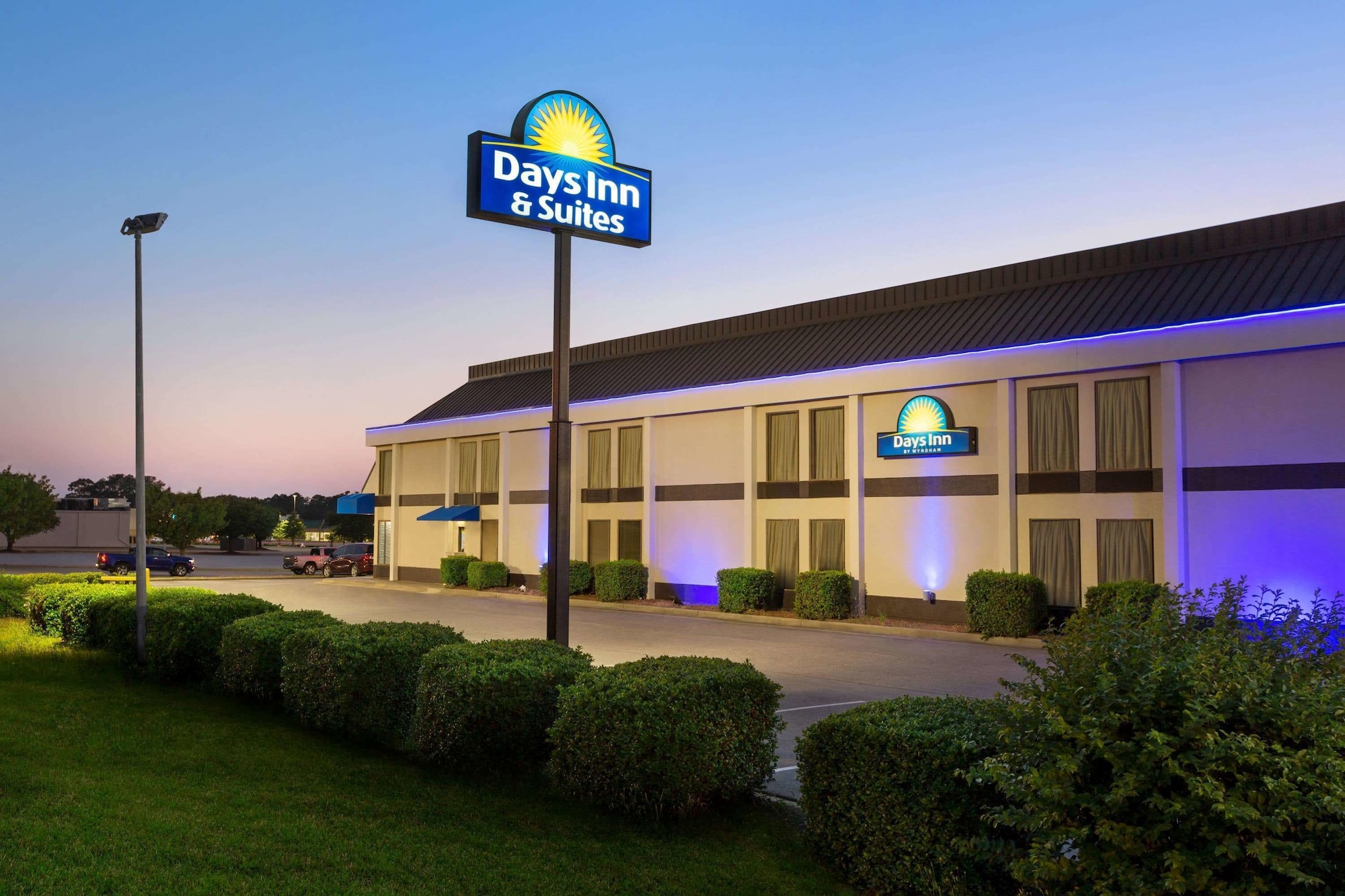Days Inn & Suites by Wyndham Fort Bragg/Cross Creek Mall