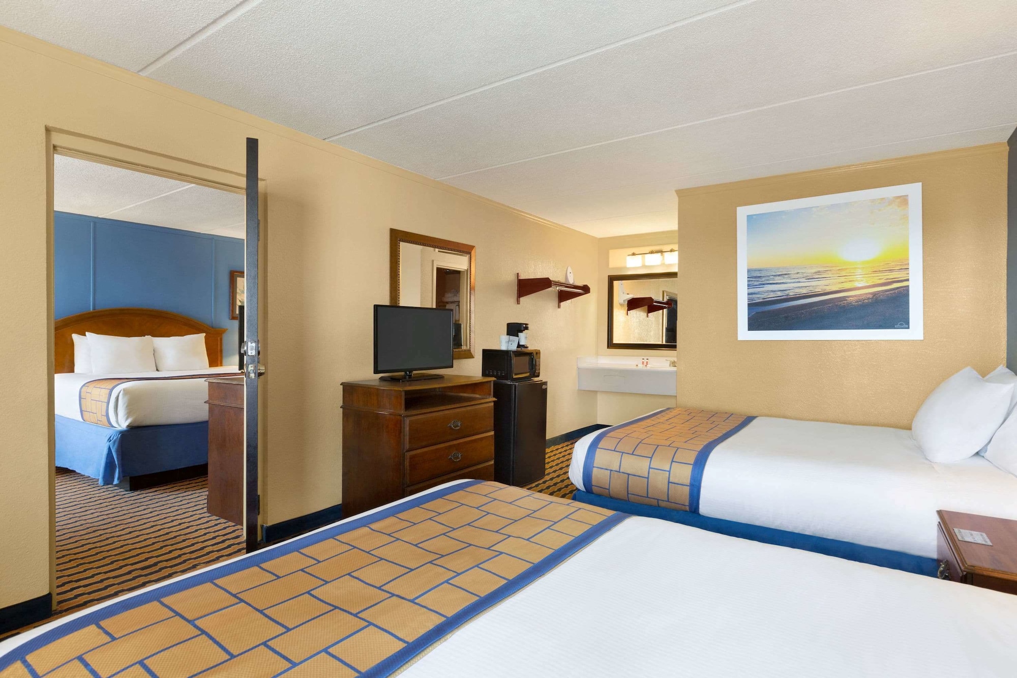 Days Inn & Suites by Wyndham Fort Bragg/Cross Creek Mall