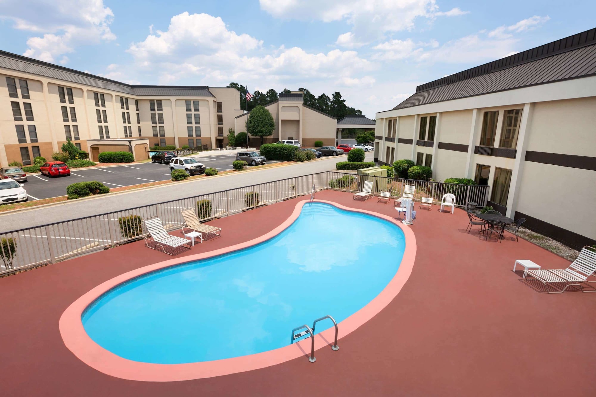 Days Inn & Suites by Wyndham Fort Bragg/Cross Creek Mall