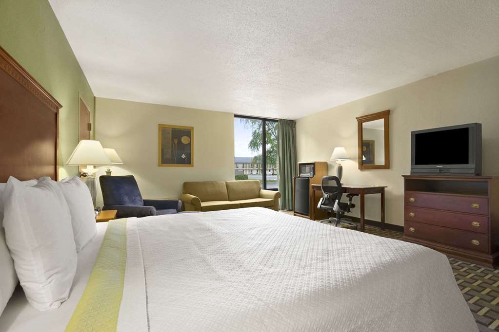 Days Inn by Wyndham Fayetteville-South/I-95 Exit 49