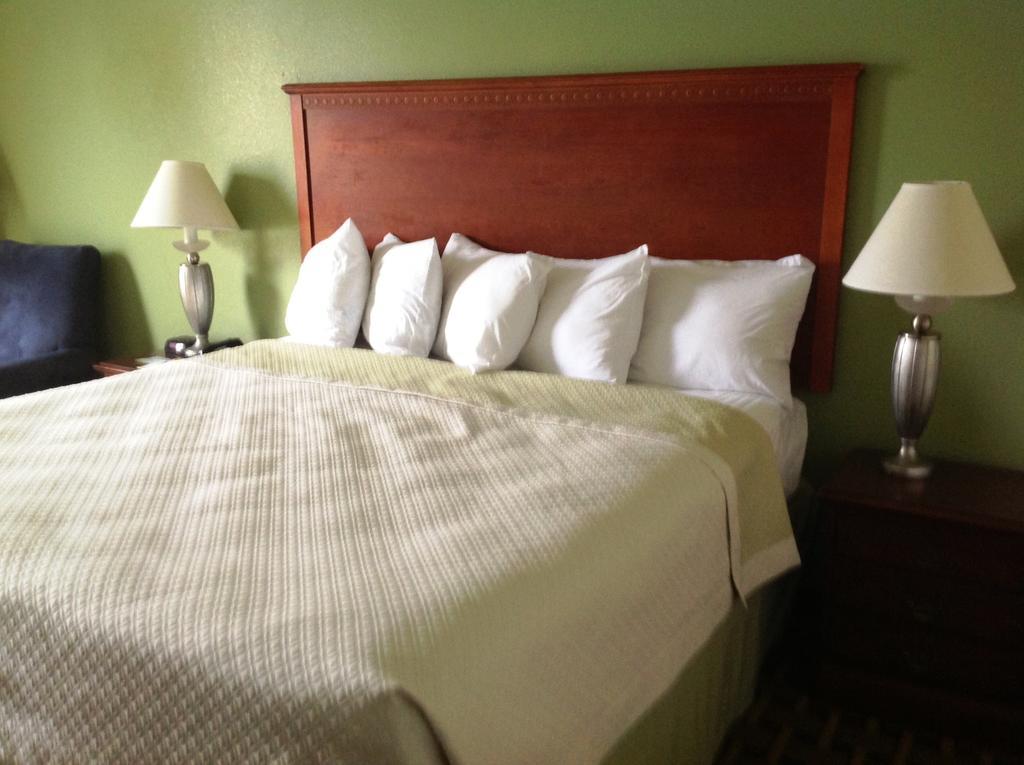 Days Inn by Wyndham Fayetteville-South/I-95 Exit 49