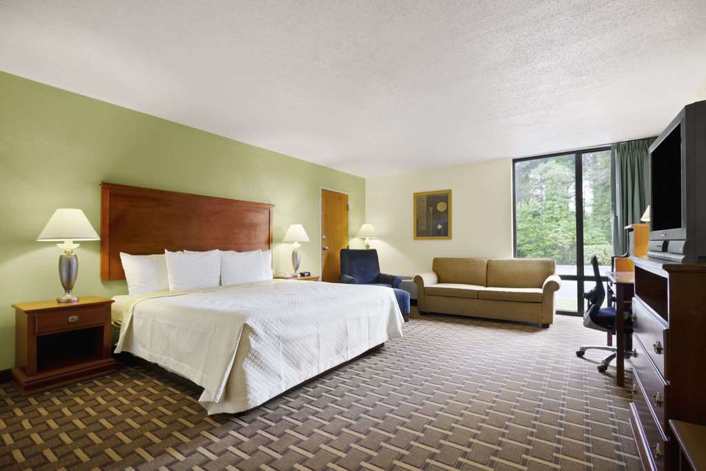 Days Inn by Wyndham Fayetteville-South/I-95 Exit 49