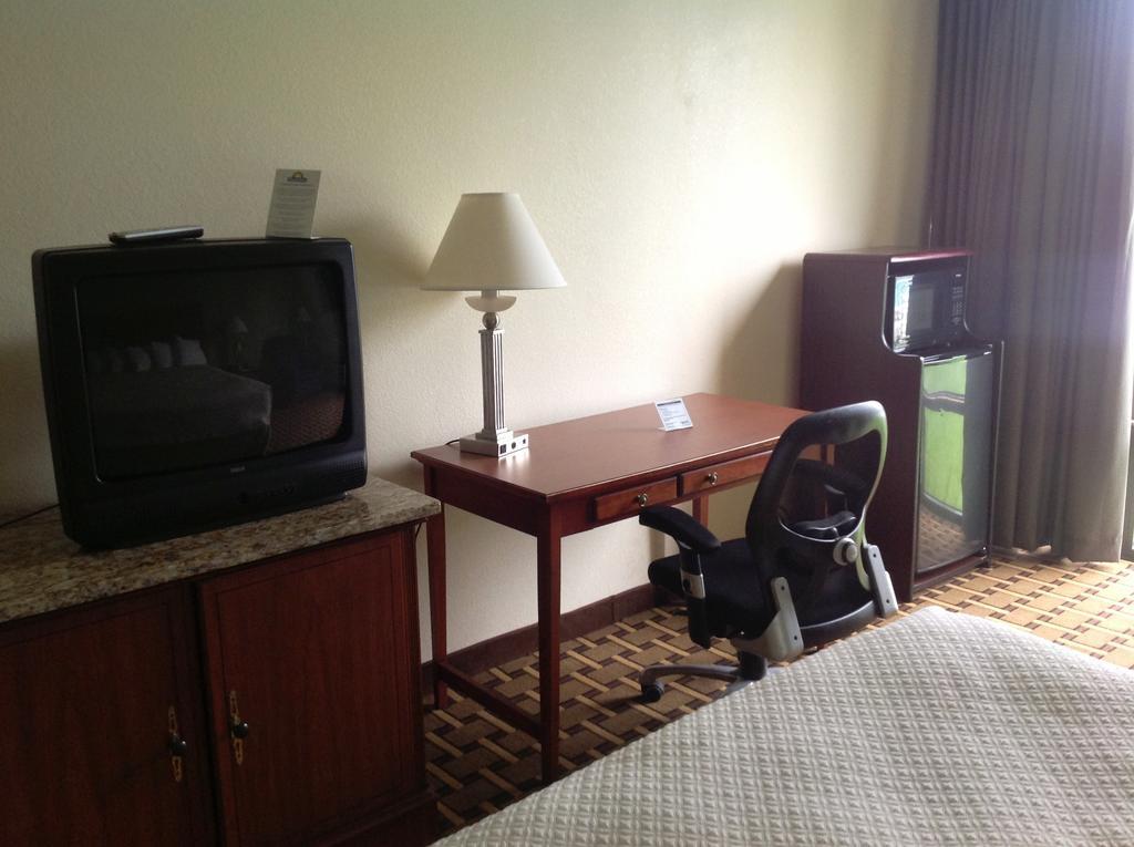 Days Inn by Wyndham Fayetteville-South/I-95 Exit 49