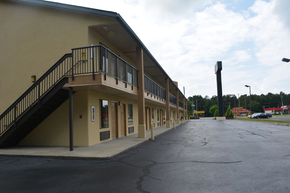 Deluxe Inn Fayetteville