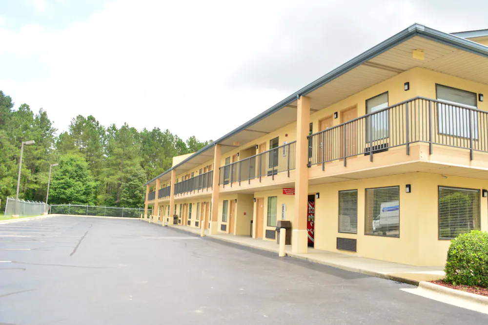 Deluxe Inn Fayetteville