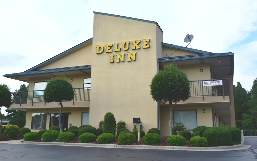 Deluxe Inn Fayetteville