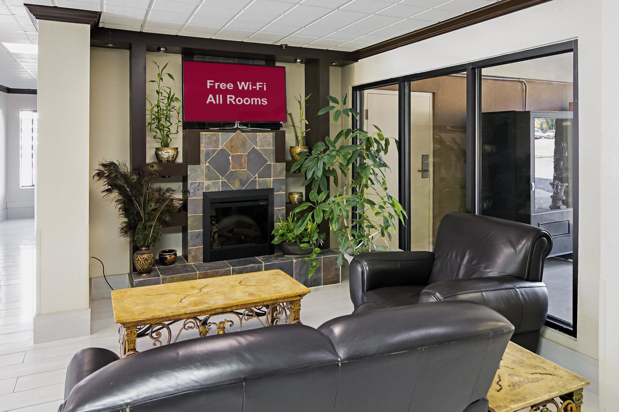 Red Roof Inn & Suites Fayetteville-Fort Bragg