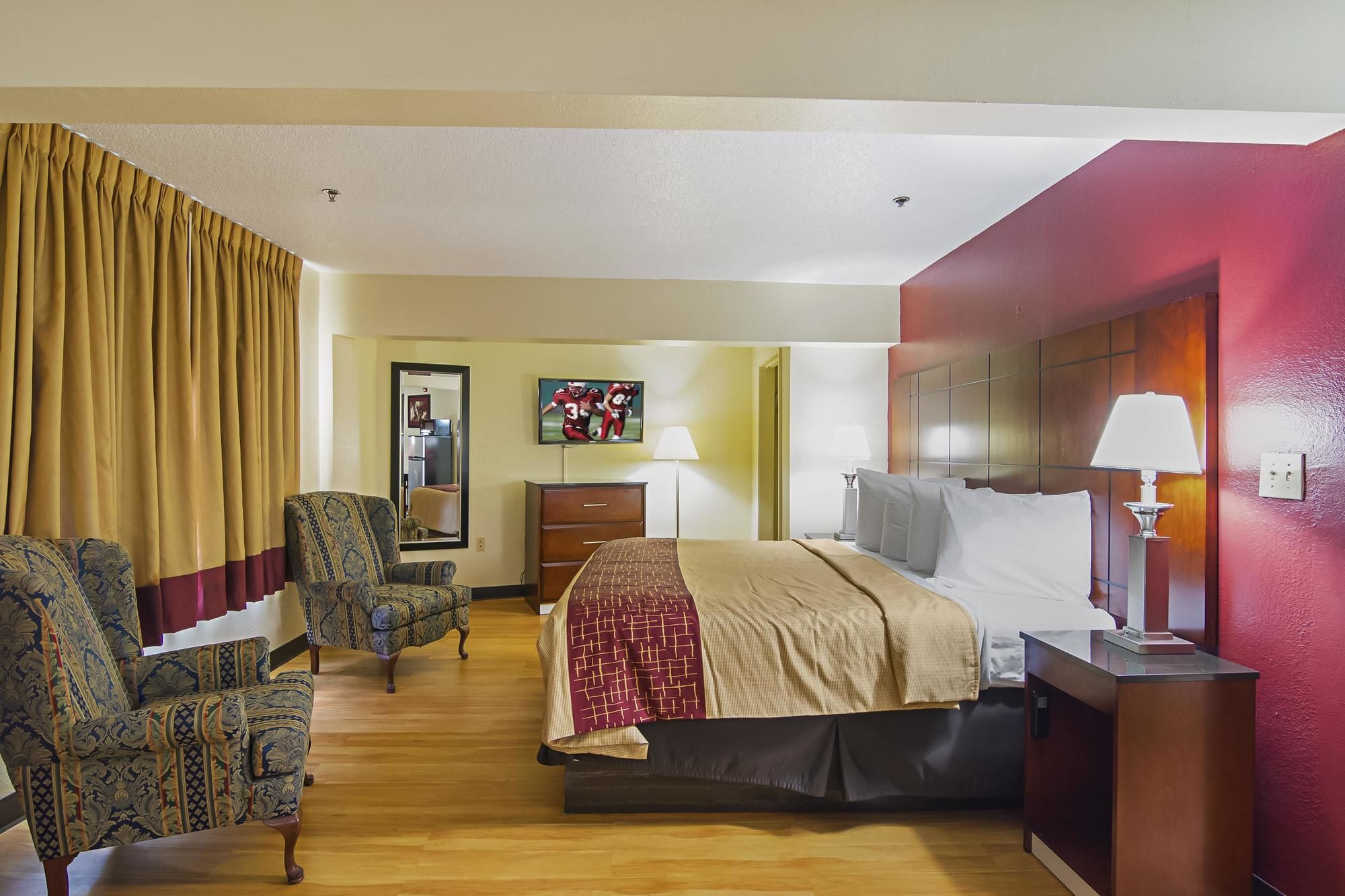 Red Roof Inn & Suites Fayetteville-Fort Bragg