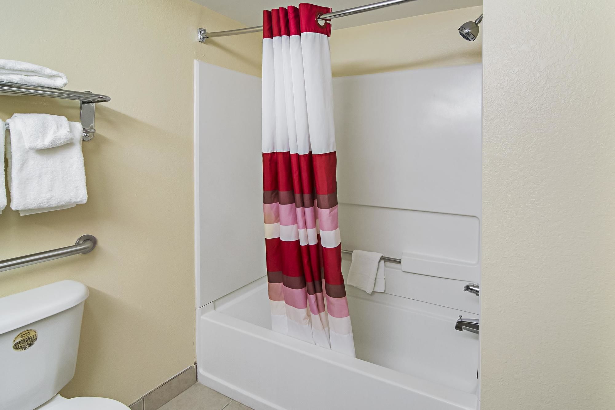 Red Roof Inn & Suites Fayetteville-Fort Bragg