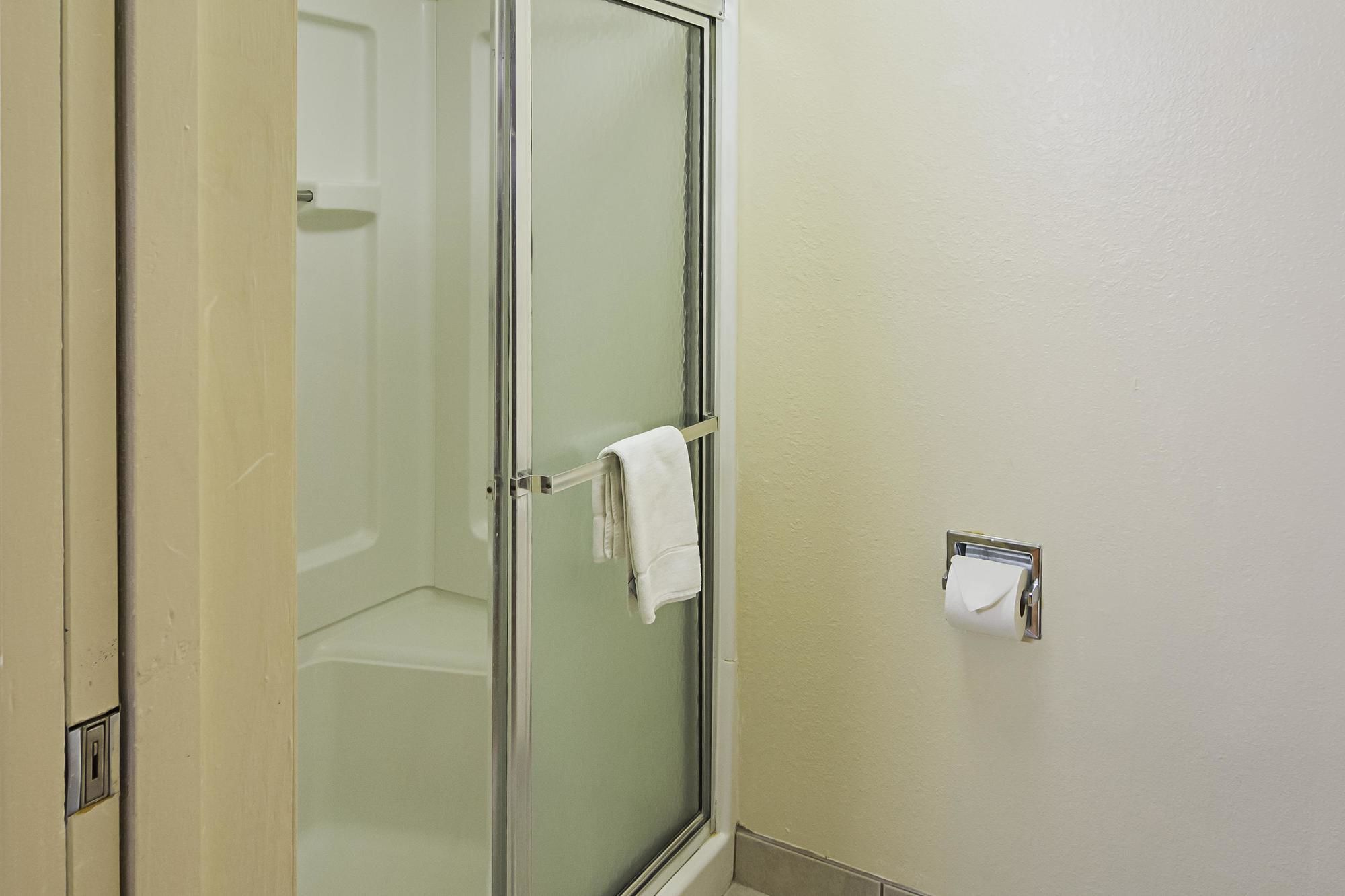 Red Roof Inn & Suites Fayetteville-Fort Bragg