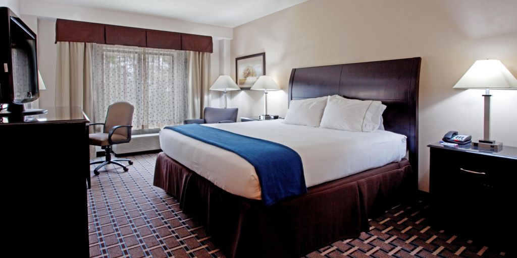 Holiday Inn Express Hotel & Suites Hope Mills-Fayetteville Airpot