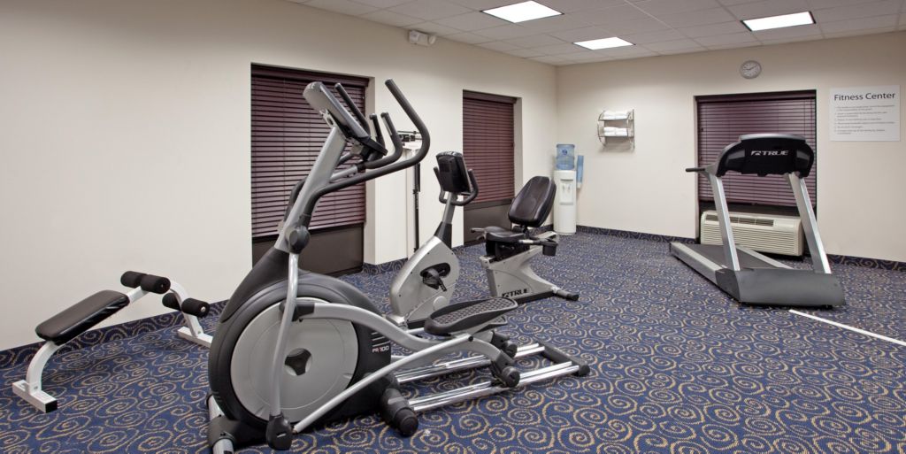 Holiday Inn Express Hotel & Suites Hope Mills-Fayetteville Airpot