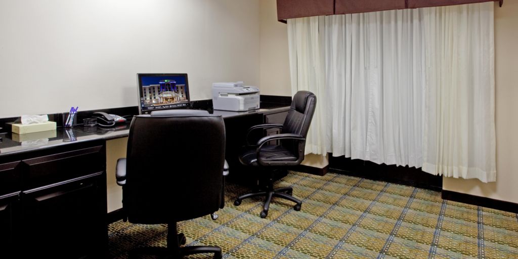 Holiday Inn Express Hotel & Suites Hope Mills-Fayetteville Airpot