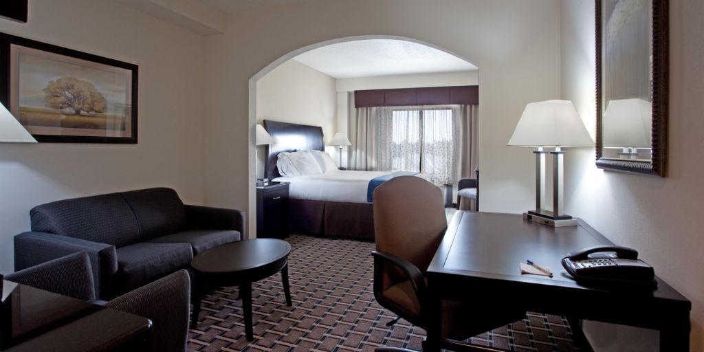 Holiday Inn Express Hotel & Suites Hope Mills-Fayetteville Airpot