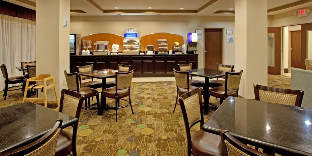 Holiday Inn Express Hotel & Suites Hope Mills-Fayetteville Airpot