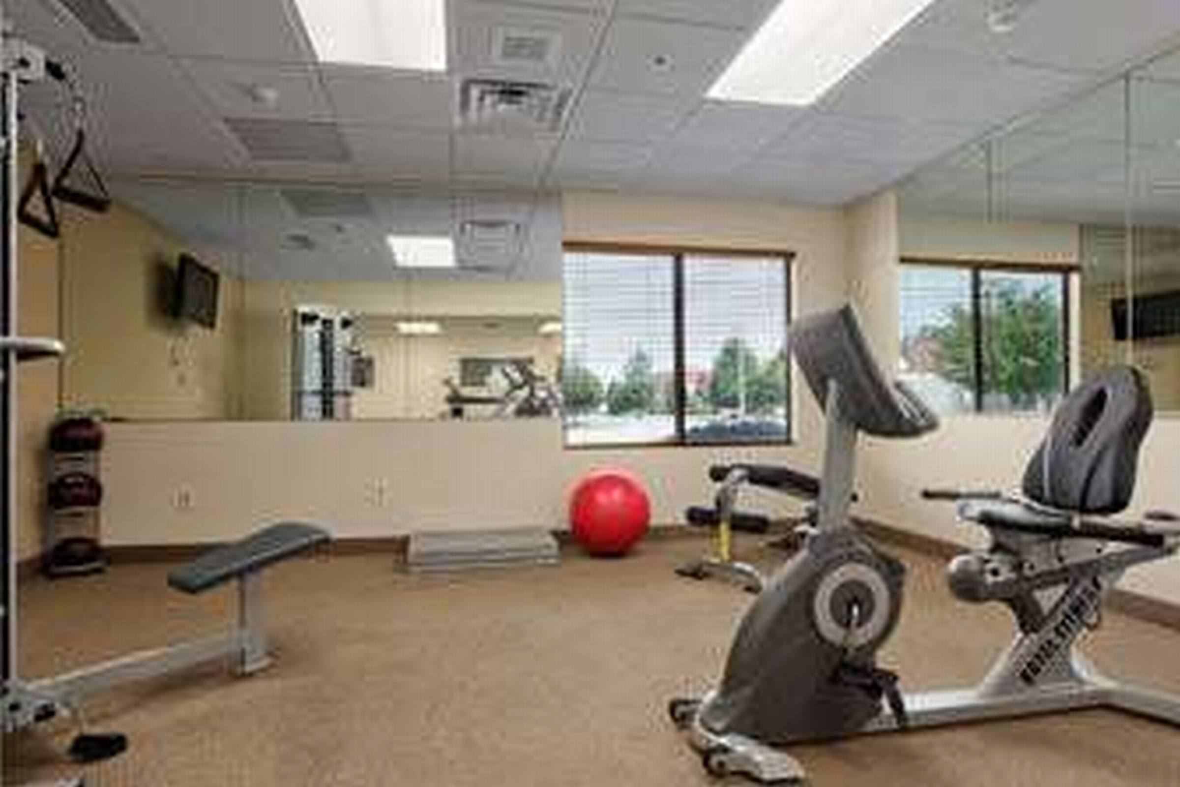 Cross Creek Inn & Suites